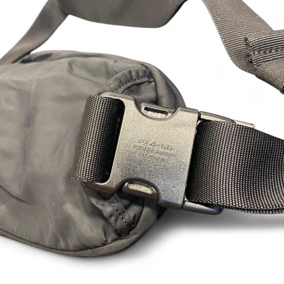 Lululemon Wunderlust Belt Bag Black Fanny Pack - Picture 4 of 7